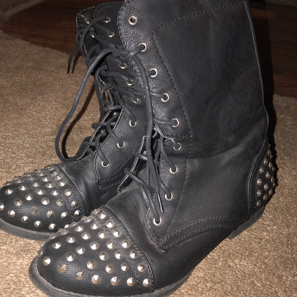 Combat boots